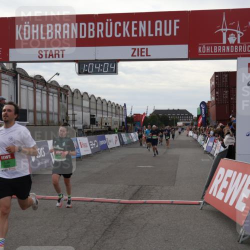 03.10.2025 - Köhlbrandbrückenlauf Julia Fischer http://msf.ph/oto/9027506 03.10.2025 16:04:04 Ziel 7257, 7281, 7599, 7798, 7811, 7862, 9306, 9377, 9405, 9473, 9672, 9744, 9746 meine-sportfotos.de