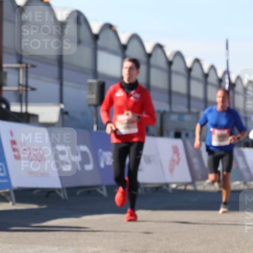 03.10.2025 - Köhlbrandbrückenlauf Luisa Fischer http://msf.ph/oto/9027508 03.10.2025 12:57:36 Ziel 4032, 4076, 4105, 4518, 6020, 6122, 6767, 6809 meine-sportfotos.de
