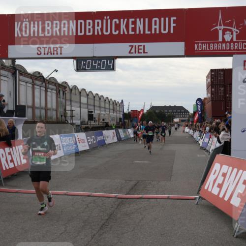 03.10.2025 - Köhlbrandbrückenlauf Julia Fischer http://msf.ph/oto/9027512 03.10.2025 16:04:04 Ziel 7257, 7281, 7599, 7798, 7811, 7862, 9306, 9377, 9405, 9473, 9672, 9744, 9746 meine-sportfotos.de