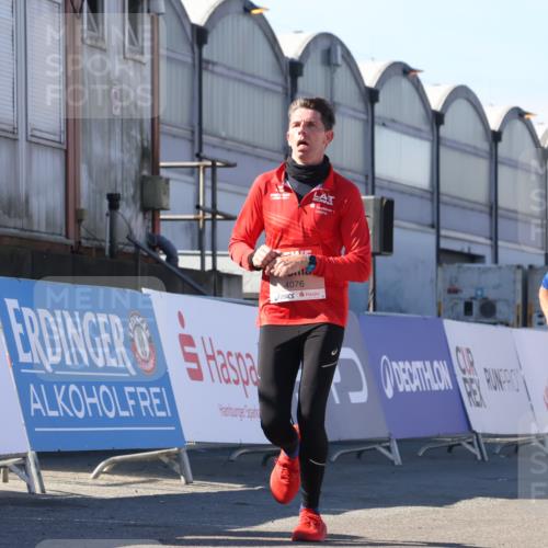 03.10.2025 - Köhlbrandbrückenlauf Luisa Fischer http://msf.ph/oto/9027518 03.10.2025 12:57:36 Ziel 4032, 4076, 4105, 4518, 6020, 6122, 6767, 6809 meine-sportfotos.de