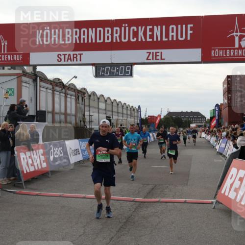 03.10.2025 - Köhlbrandbrückenlauf Julia Fischer http://msf.ph/oto/9027519 03.10.2025 16:04:09 Ziel 7257, 7281, 7297, 7392, 7451, 7466, 7599, 7798, 9149, 9306, 9377, 9562, 9744 meine-sportfotos.de