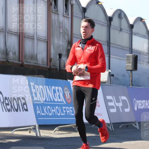 03.10.2025 - Köhlbrandbrückenlauf Luisa Fischer http://msf.ph/oto/9027521 03.10.2025 12:57:37 Ziel 4032, 4076, 4105, 4518, 6020, 6122, 6767, 6809 meine-sportfotos.de