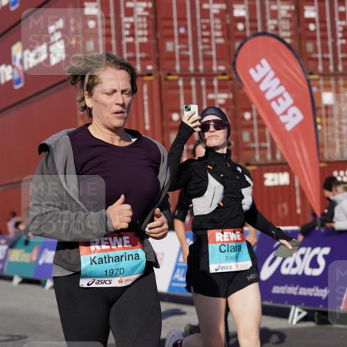03.10.2025 - Köhlbrandbrückenlauf Michael Burmester http://msf.ph/oto/9027530 03.10.2025 10:31:26 Ziel 1969, 1970, 2385, 2504, 2973, 2976, 3383, 3384 meine-sportfotos.de