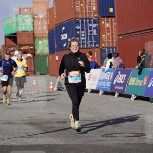 03.10.2025 - Köhlbrandbrückenlauf Michael Burmester http://msf.ph/oto/9027535 03.10.2025 10:31:30 Ziel 1927, 2385, 2398, 2462, 2463, 2504, 2518, 2973, 2976 meine-sportfotos.de