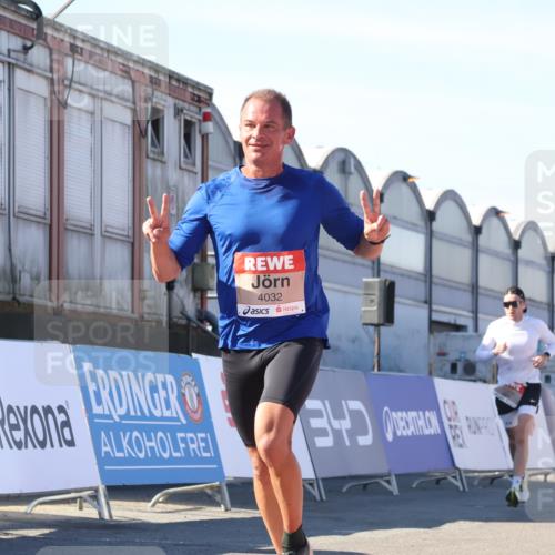 03.10.2025 - Köhlbrandbrückenlauf Luisa Fischer http://msf.ph/oto/9027545 03.10.2025 12:57:38 Ziel 4032, 4076, 4105, 4518, 6020, 6122, 6767, 6809 meine-sportfotos.de