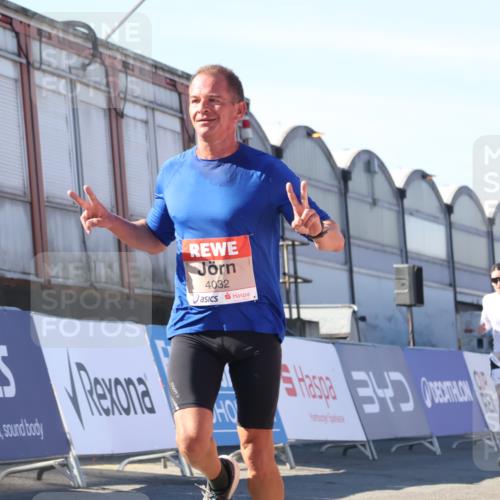 03.10.2025 - Köhlbrandbrückenlauf Luisa Fischer http://msf.ph/oto/9027550 03.10.2025 12:57:39 Ziel 4032, 4037, 4076, 4105, 4518, 6020, 6122, 6767, 6809 meine-sportfotos.de