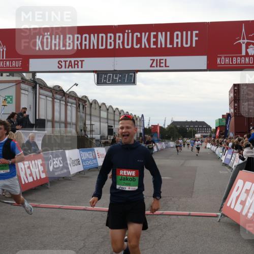 03.10.2025 - Köhlbrandbrückenlauf Julia Fischer http://msf.ph/oto/9027561 03.10.2025 16:04:17 Ziel 7281, 7297, 7392, 7451, 7466, 7599, 7611, 7798, 8082, 9010, 9149, 9306, 9377, 9562, 9618 meine-sportfotos.de