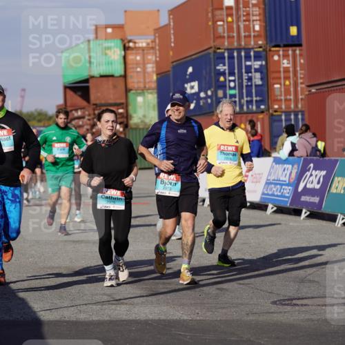 03.10.2025 - Köhlbrandbrückenlauf Michael Burmester http://msf.ph/oto/9027562 03.10.2025 10:31:34 Ziel 1927, 2058, 2272, 2385, 2398, 2462, 2463, 2518, 2973, 2976 meine-sportfotos.de