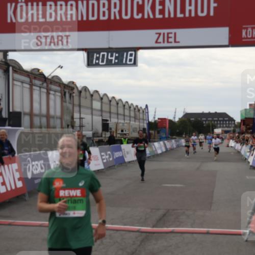 03.10.2025 - Köhlbrandbrückenlauf Julia Fischer http://msf.ph/oto/9027566 03.10.2025 16:04:18 Ziel 7281, 7297, 7392, 7451, 7466, 7599, 7611, 7798, 8082, 9010, 9149, 9306, 9377, 9562, 9618 meine-sportfotos.de