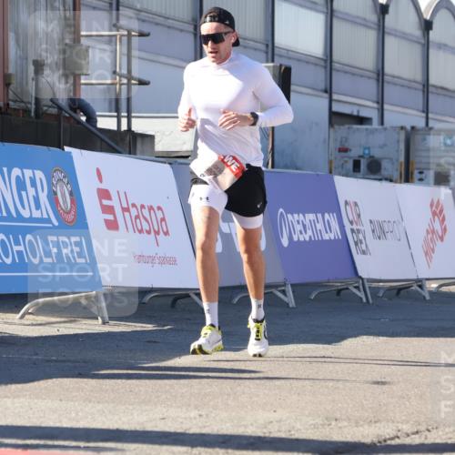 03.10.2025 - Köhlbrandbrückenlauf Luisa Fischer http://msf.ph/oto/9027567 03.10.2025 12:57:40 Ziel 4032, 4037, 4076, 4105, 4518, 6020, 6122, 6371, 6767, 6809 meine-sportfotos.de
