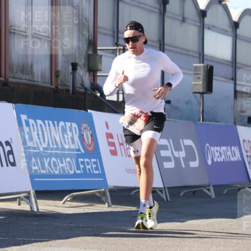 03.10.2025 - Köhlbrandbrückenlauf Luisa Fischer http://msf.ph/oto/9027570 03.10.2025 12:57:40 Ziel 4032, 4037, 4076, 4105, 4518, 6020, 6122, 6371, 6767, 6809 meine-sportfotos.de