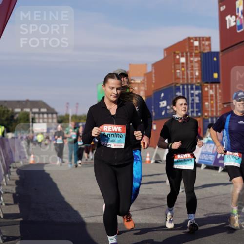 03.10.2025 - Köhlbrandbrückenlauf Michael Burmester http://msf.ph/oto/9027580 03.10.2025 10:31:35 Ziel 1927, 2058, 2272, 2385, 2398, 2462, 2463, 2518, 2966, 2967, 2973, 2976 meine-sportfotos.de