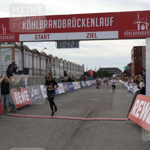 03.10.2025 - Köhlbrandbrückenlauf Julia Fischer http://msf.ph/oto/9027581 03.10.2025 16:04:21 Ziel 7297, 7308, 7392, 7451, 7466, 7611, 8082, 8818, 9010, 9149, 9213, 9562, 9618 meine-sportfotos.de