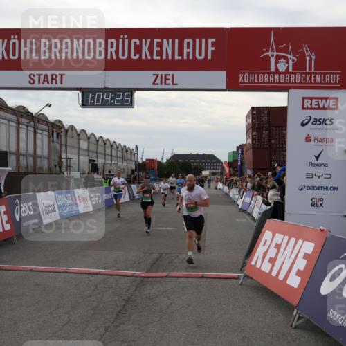 03.10.2025 - Köhlbrandbrückenlauf Julia Fischer http://msf.ph/oto/9027588 03.10.2025 16:04:25 Ziel 7245, 7308, 7338, 7466, 7611, 8082, 8818, 9010, 9213, 9618 meine-sportfotos.de