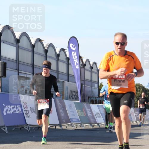 03.10.2025 - Köhlbrandbrückenlauf Luisa Fischer http://msf.ph/oto/9027592 03.10.2025 12:57:43 Ziel 4032, 4037, 4076, 4105, 5960, 6122, 6371, 6767, 6809 meine-sportfotos.de
