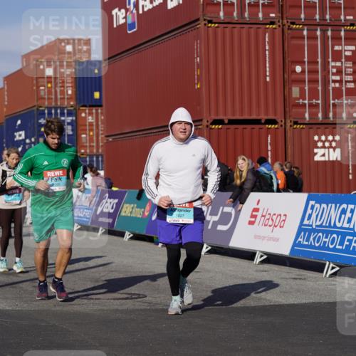 03.10.2025 - Köhlbrandbrückenlauf Michael Burmester http://msf.ph/oto/9027594 03.10.2025 10:31:38 Ziel 1927, 2058, 2265, 2272, 2332, 2379, 2398, 2462, 2463, 2518, 2595, 2596, 2634, 2830, 2966, 2967, 2973, 2976 meine-sportfotos.de