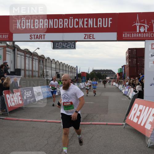 03.10.2025 - Köhlbrandbrückenlauf Julia Fischer http://msf.ph/oto/9027595 03.10.2025 16:04:26 Ziel 7245, 7308, 7338, 7611, 8082, 8818, 9010, 9213, 9618 meine-sportfotos.de