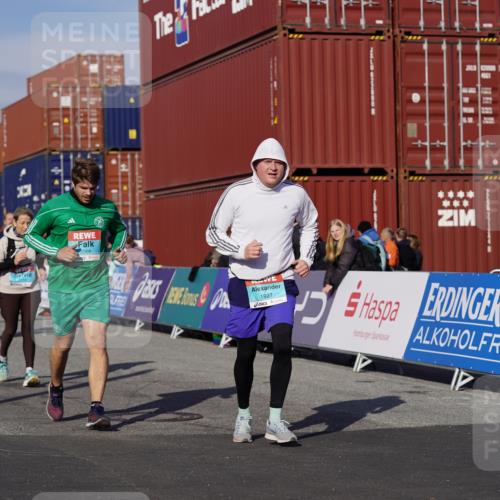03.10.2025 - Köhlbrandbrückenlauf Michael Burmester http://msf.ph/oto/9027603 03.10.2025 10:31:38 Ziel 1927, 2058, 2265, 2272, 2332, 2379, 2398, 2462, 2463, 2518, 2595, 2596, 2634, 2830, 2966, 2967, 2973, 2976 meine-sportfotos.de