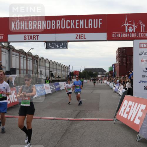 03.10.2025 - Köhlbrandbrückenlauf Julia Fischer http://msf.ph/oto/9027607 03.10.2025 16:04:29 Ziel 7245, 7308, 7338, 7611, 8818, 8825, 9010, 9213 meine-sportfotos.de