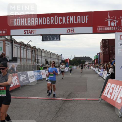 03.10.2025 - Köhlbrandbrückenlauf Julia Fischer http://msf.ph/oto/9027613 03.10.2025 16:04:30 Ziel 7245, 7308, 7338, 7455, 8818, 8825, 9010, 9213 meine-sportfotos.de