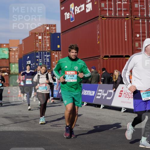03.10.2025 - Köhlbrandbrückenlauf Michael Burmester http://msf.ph/oto/9027616 03.10.2025 10:31:39 Ziel 1700, 1927, 2058, 2265, 2272, 2332, 2379, 2398, 2462, 2463, 2518, 2595, 2596, 2634, 2830, 2966, 2967 meine-sportfotos.de