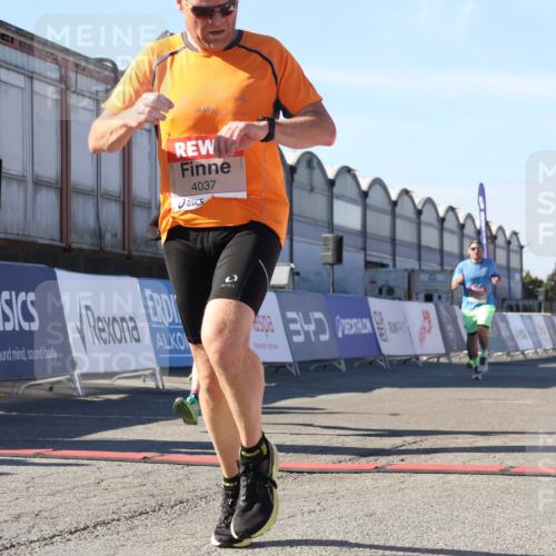 03.10.2025 - Köhlbrandbrückenlauf Luisa Fischer http://msf.ph/oto/9027617 03.10.2025 12:57:45 Ziel 4032, 4037, 4076, 4105, 5669, 5960, 6122, 6371, 6809 meine-sportfotos.de