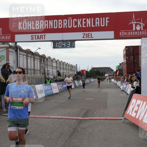 03.10.2025 - Köhlbrandbrückenlauf Julia Fischer http://msf.ph/oto/9027623 03.10.2025 16:04:31 Ziel 7245, 7308, 7338, 7455, 8818, 8825, 9010, 9213 meine-sportfotos.de