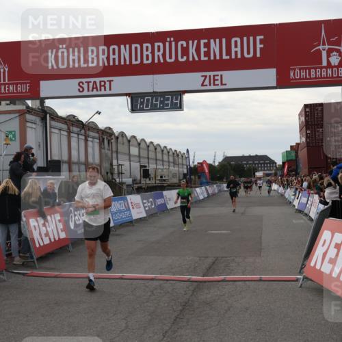 03.10.2025 - Köhlbrandbrückenlauf Julia Fischer http://msf.ph/oto/9027633 03.10.2025 16:04:34 Ziel 7245, 7308, 7338, 7455, 8818, 8825, 8937, 9213 meine-sportfotos.de