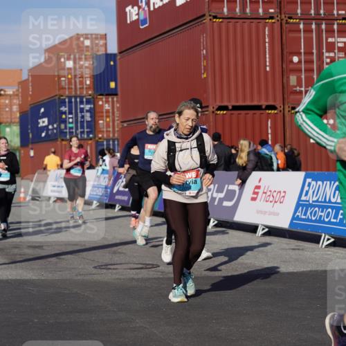 03.10.2025 - Köhlbrandbrückenlauf Michael Burmester http://msf.ph/oto/9027651 03.10.2025 10:31:41 Ziel 1700, 1927, 2058, 2265, 2272, 2332, 2379, 2398, 2491, 2595, 2596, 2634, 2830, 2966, 2967, 3122 meine-sportfotos.de