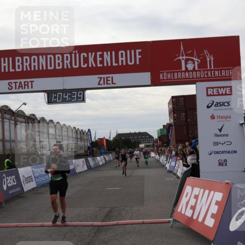 03.10.2025 - Köhlbrandbrückenlauf Julia Fischer http://msf.ph/oto/9027660 03.10.2025 16:04:39 Ziel 7245, 7248, 7338, 7455, 7526, 8825, 8937, 9696 meine-sportfotos.de