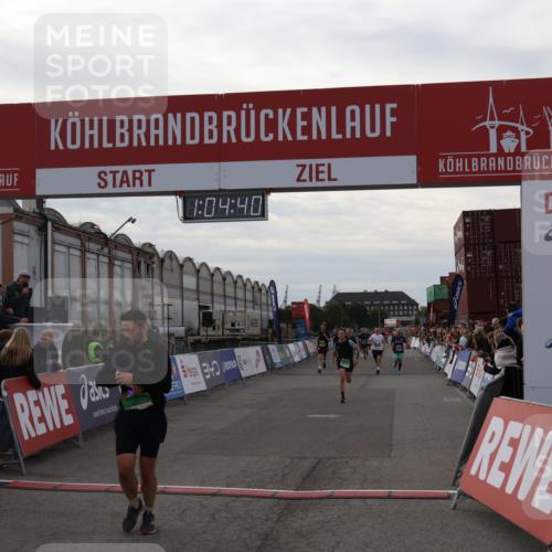 03.10.2025 - Köhlbrandbrückenlauf Julia Fischer http://msf.ph/oto/9027665 03.10.2025 16:04:40 Ziel 7245, 7248, 7455, 7526, 8825, 8937, 9696 meine-sportfotos.de