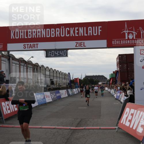 03.10.2025 - Köhlbrandbrückenlauf Julia Fischer http://msf.ph/oto/9027668 03.10.2025 16:04:40 Ziel 7245, 7248, 7455, 7526, 8825, 8937, 9696 meine-sportfotos.de