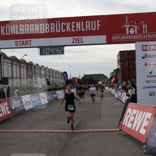 03.10.2025 - Köhlbrandbrückenlauf Julia Fischer http://msf.ph/oto/9027677 03.10.2025 16:04:42 Ziel 7147, 7192, 7248, 7455, 7526, 8825, 8937, 9696 meine-sportfotos.de