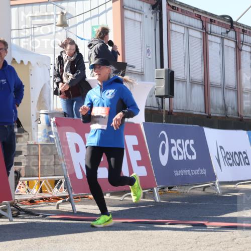 03.10.2025 - Köhlbrandbrückenlauf Luisa Fischer http://msf.ph/oto/9027679 03.10.2025 12:57:50 Ziel 4037, 4102, 4654, 5669, 5960, 5961, 6371, 6809 meine-sportfotos.de