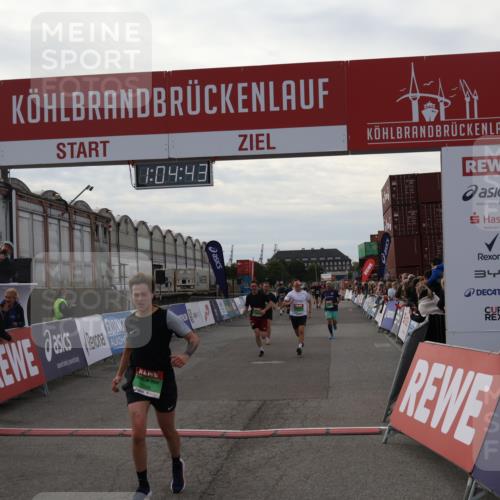 03.10.2025 - Köhlbrandbrückenlauf Julia Fischer http://msf.ph/oto/9027685 03.10.2025 16:04:43 Ziel 7147, 7192, 7248, 7455, 7526, 8254, 8825, 8937, 9696 meine-sportfotos.de