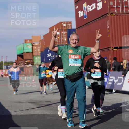 03.10.2025 - Köhlbrandbrückenlauf Michael Burmester http://msf.ph/oto/9027690 03.10.2025 10:31:44 Ziel 1700, 2265, 2272, 2332, 2379, 2491, 2595, 2596, 2634, 2830, 2966, 2967, 3122 meine-sportfotos.de