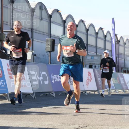 03.10.2025 - Köhlbrandbrückenlauf Luisa Fischer http://msf.ph/oto/9027691 03.10.2025 12:57:52 Ziel 4037, 4046, 4102, 4654, 5669, 5960, 5961, 6371, 6518, 6519, 6520, 6809 meine-sportfotos.de