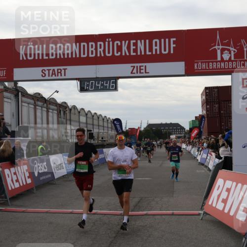 03.10.2025 - Köhlbrandbrückenlauf Julia Fischer http://msf.ph/oto/9027693 03.10.2025 16:04:46 Ziel 7147, 7192, 7248, 7425, 7455, 7513, 7526, 8254, 8937, 9696 meine-sportfotos.de