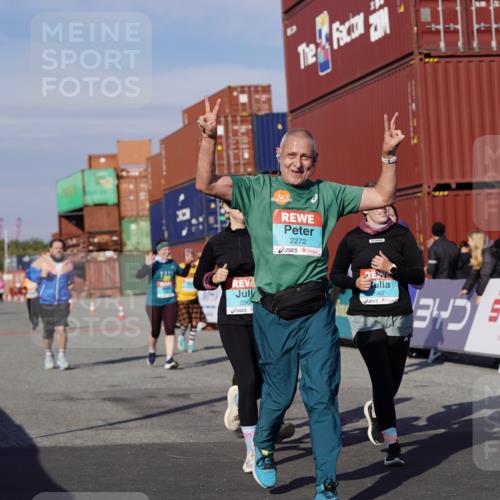 03.10.2025 - Köhlbrandbrückenlauf Michael Burmester http://msf.ph/oto/9027697 03.10.2025 10:31:44 Ziel 1700, 2265, 2272, 2332, 2379, 2491, 2595, 2596, 2634, 2830, 2966, 2967, 3122 meine-sportfotos.de