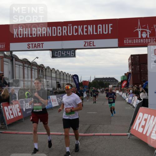 03.10.2025 - Köhlbrandbrückenlauf Julia Fischer http://msf.ph/oto/9027699 03.10.2025 16:04:46 Ziel 7147, 7192, 7248, 7425, 7455, 7513, 7526, 8254, 8937, 9696 meine-sportfotos.de