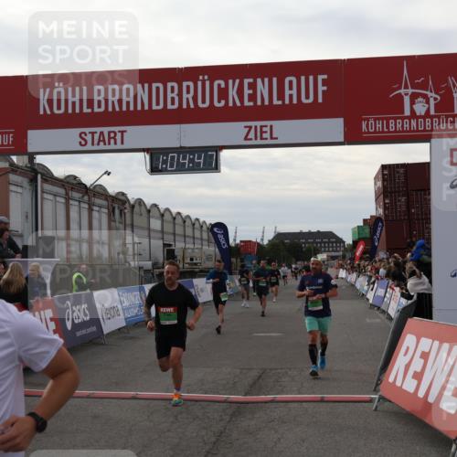 03.10.2025 - Köhlbrandbrückenlauf Julia Fischer http://msf.ph/oto/9027707 03.10.2025 16:04:47 Ziel 7006, 7147, 7192, 7248, 7425, 7513, 7526, 7568, 8254, 8937, 9696 meine-sportfotos.de