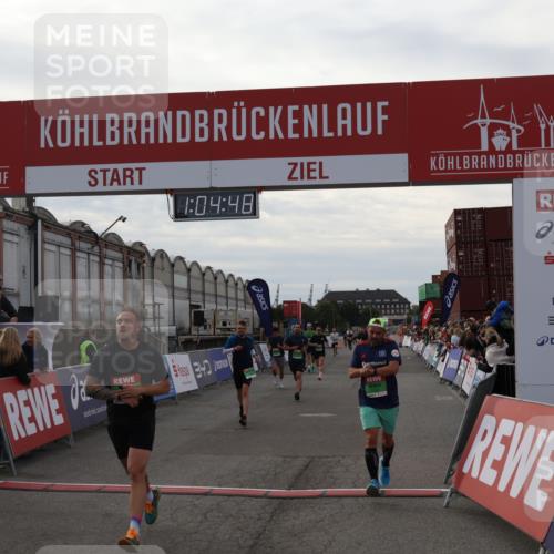 03.10.2025 - Köhlbrandbrückenlauf Julia Fischer http://msf.ph/oto/9027716 03.10.2025 16:04:48 Ziel 7006, 7147, 7192, 7248, 7425, 7513, 7526, 7568, 8254, 8937, 9176, 9696 meine-sportfotos.de