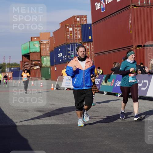 03.10.2025 - Köhlbrandbrückenlauf Michael Burmester http://msf.ph/oto/9027740 03.10.2025 10:31:48 Ziel 1700, 1867, 2265, 2332, 2379, 2491, 2595, 2596, 2634, 2830, 3122 meine-sportfotos.de