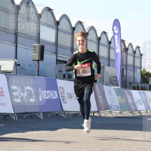 03.10.2025 - Köhlbrandbrückenlauf Luisa Fischer http://msf.ph/oto/9027760 03.10.2025 12:58:01 Ziel 4046, 4102, 4654, 5669, 5961, 6518, 6519, 6520, 6715 meine-sportfotos.de