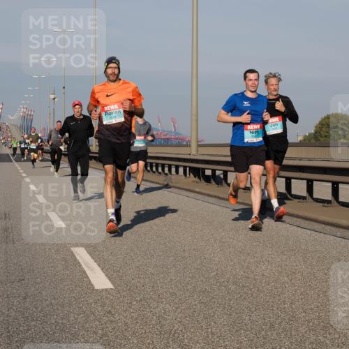 03.10.2025 - Köhlbrandbrückenlauf Fabian Wolf http://msf.ph/oto/9027771 03.10.2025 09:43:22 Position 3 1101, 3181, 3544 meine-sportfotos.de