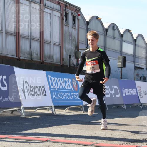 03.10.2025 - Köhlbrandbrückenlauf Luisa Fischer http://msf.ph/oto/9027774 03.10.2025 12:58:02 Ziel 4046, 4102, 4234, 4654, 5961, 6518, 6519, 6520, 6715 meine-sportfotos.de