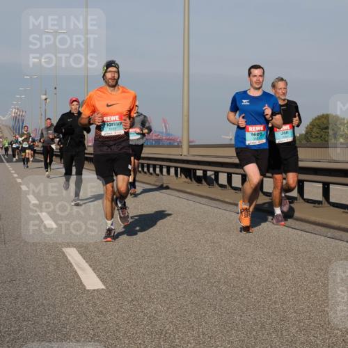 03.10.2025 - Köhlbrandbrückenlauf Fabian Wolf http://msf.ph/oto/9027778 03.10.2025 09:43:23 Position 3 1101, 3181, 3544 meine-sportfotos.de