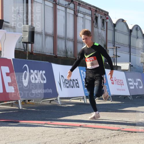 03.10.2025 - Köhlbrandbrückenlauf Luisa Fischer http://msf.ph/oto/9027779 03.10.2025 12:58:03 Ziel 4046, 4102, 4234, 4654, 5961, 6518, 6519, 6520, 6715 meine-sportfotos.de