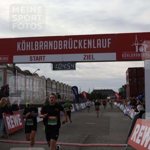 03.10.2025 - Köhlbrandbrückenlauf Julia Fischer http://msf.ph/oto/9027782 03.10.2025 16:04:54 Ziel 7006, 7132, 7147, 7192, 7222, 7425, 7513, 7526, 7568, 8254, 9176, 9584, 9696 meine-sportfotos.de