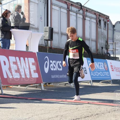 03.10.2025 - Köhlbrandbrückenlauf Luisa Fischer http://msf.ph/oto/9027783 03.10.2025 12:58:03 Ziel 4046, 4102, 4234, 4654, 5961, 6518, 6519, 6520, 6715 meine-sportfotos.de
